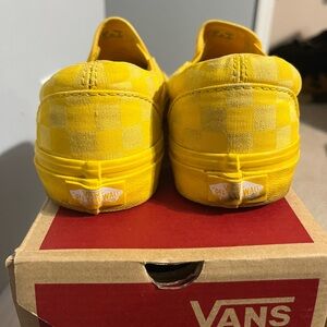 Spectra Yellow Vans